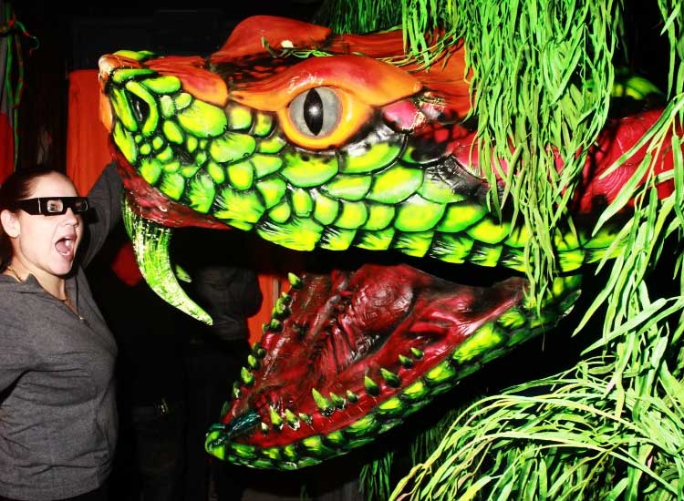 Gore-Galore-Slither-Giant-Actormatronic.jpg